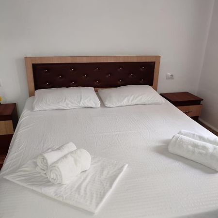 Guest House Eloid Berat Luaran gambar
