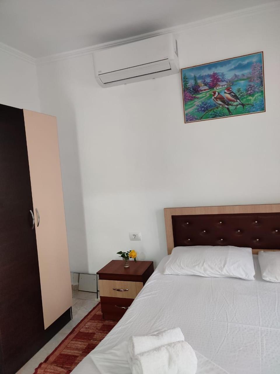 Guest House Eloid Berat Luaran gambar