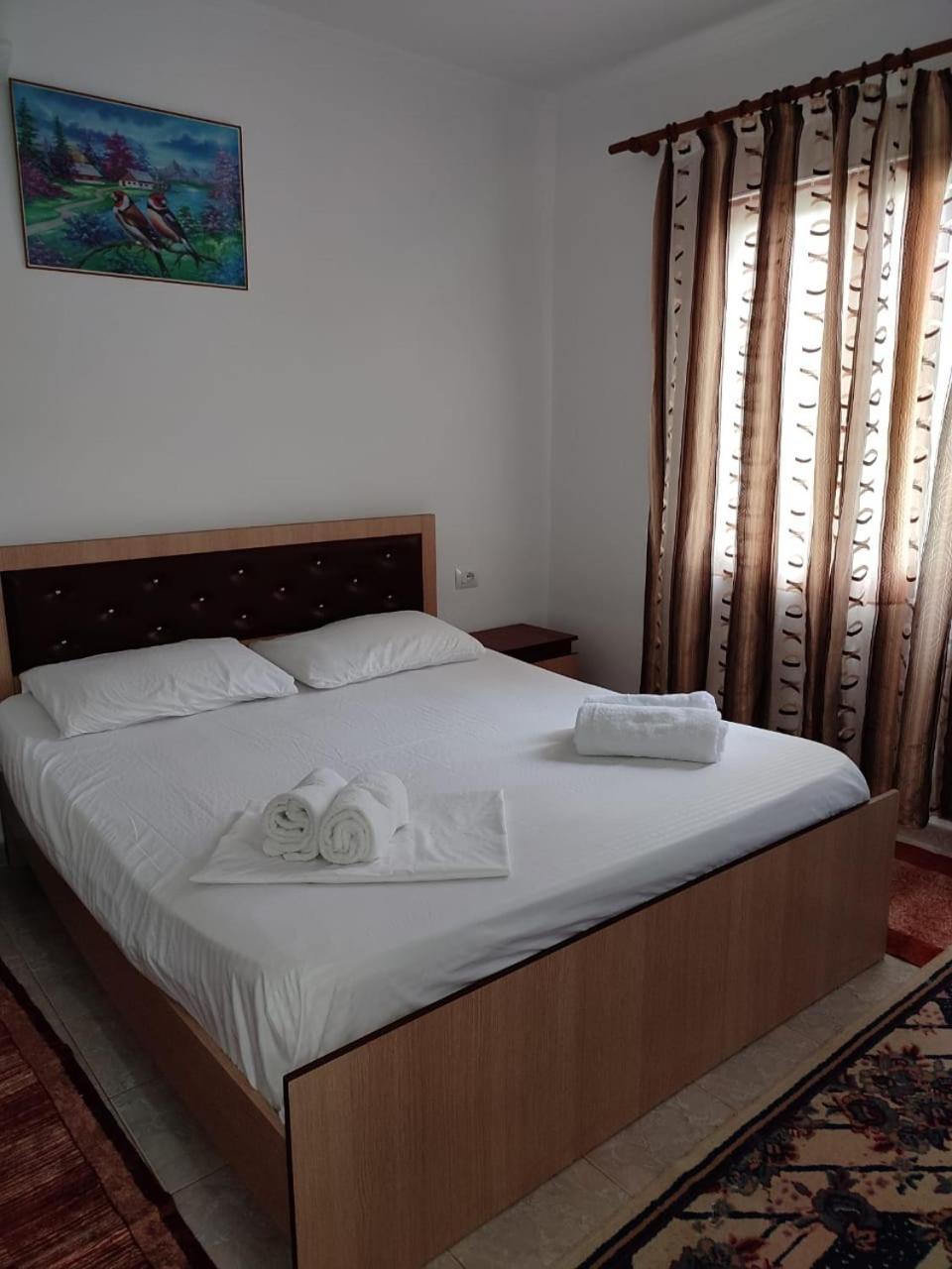 Guest House Eloid Berat Luaran gambar