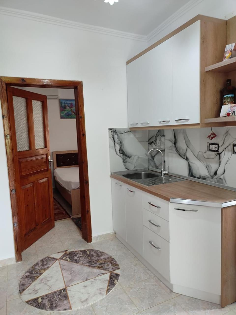Guest House Eloid Berat Luaran gambar