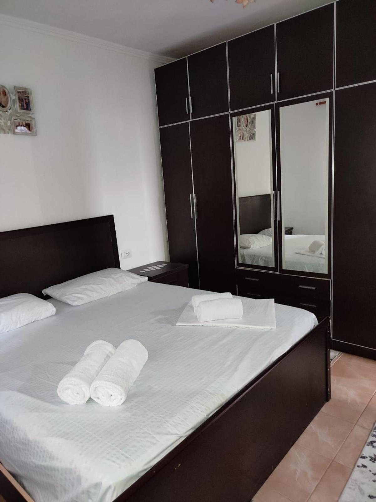 Guest House Eloid Berat Luaran gambar