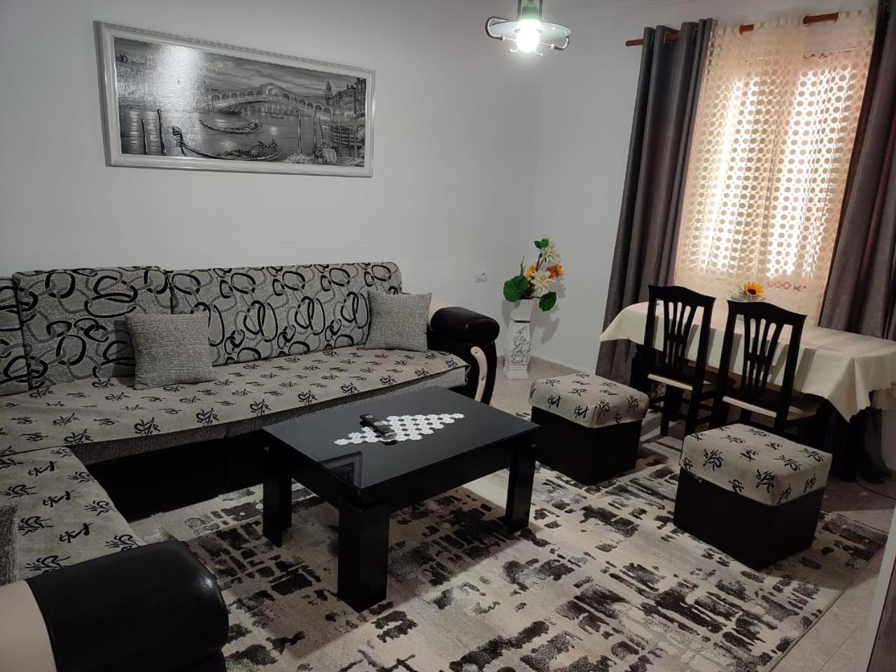 Guest House Eloid Berat Luaran gambar