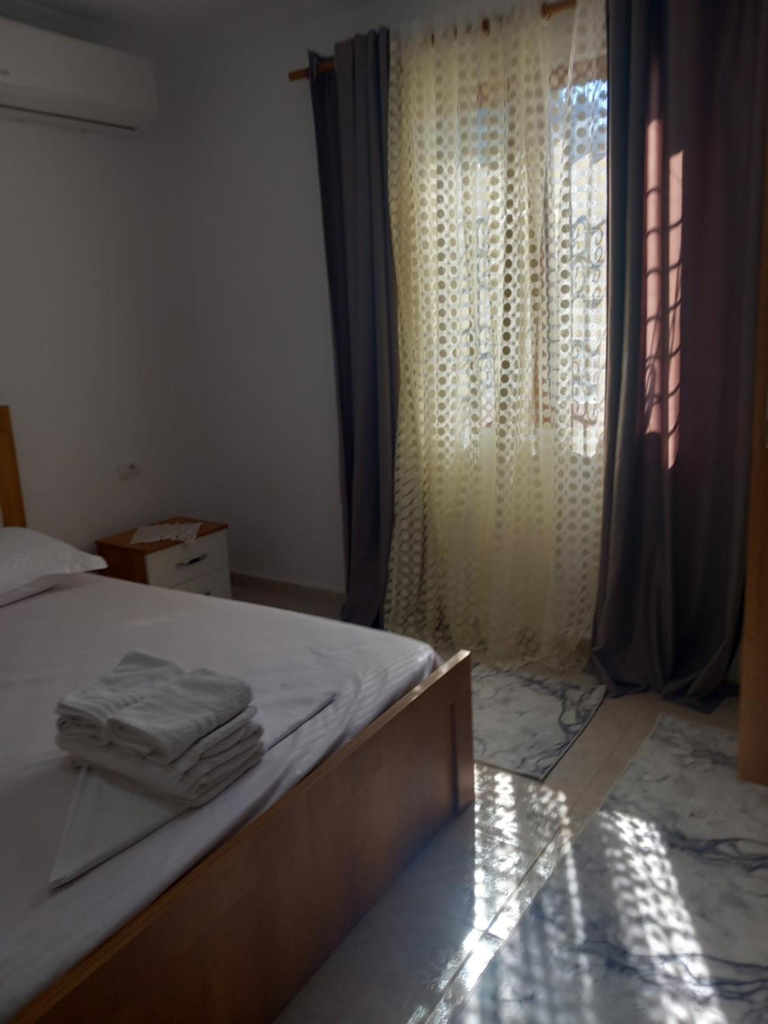 Guest House Eloid Berat Luaran gambar