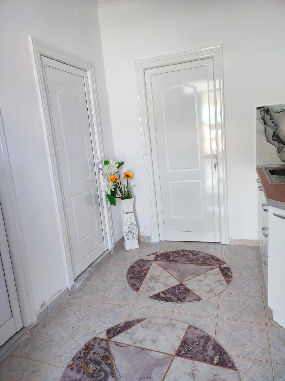Guest House Eloid Berat Luaran gambar