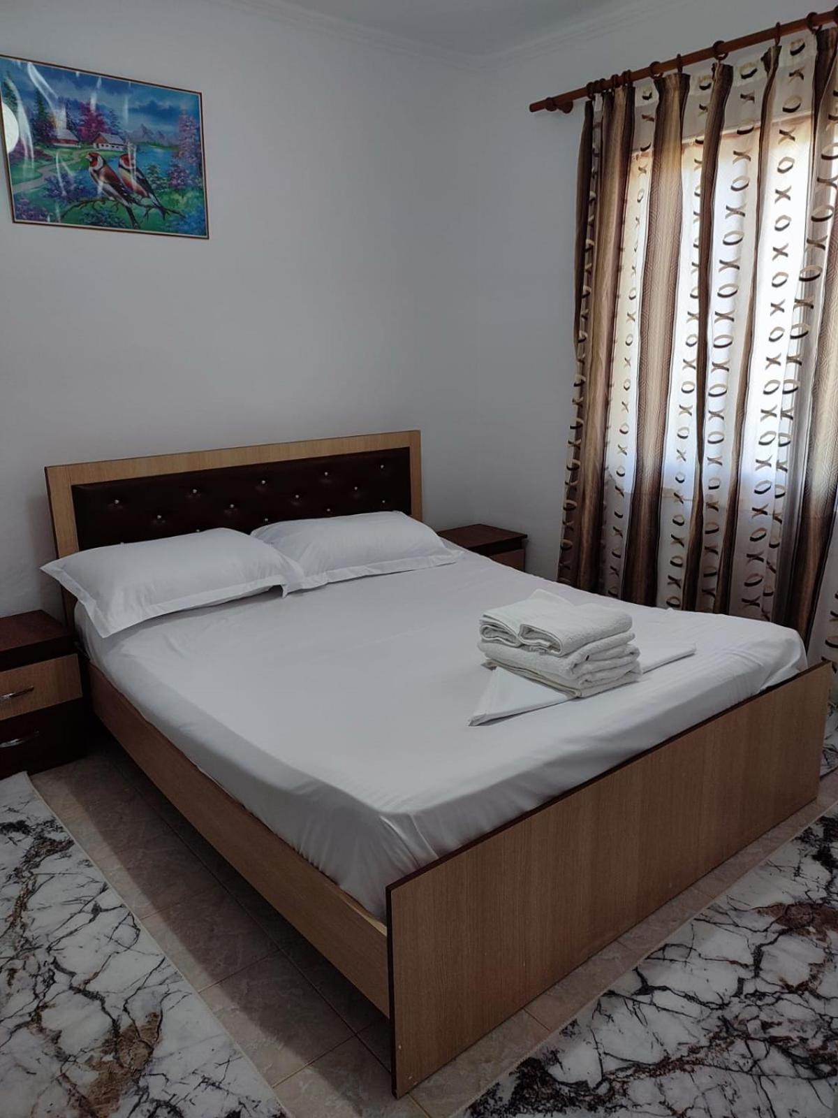 Guest House Eloid Berat Luaran gambar