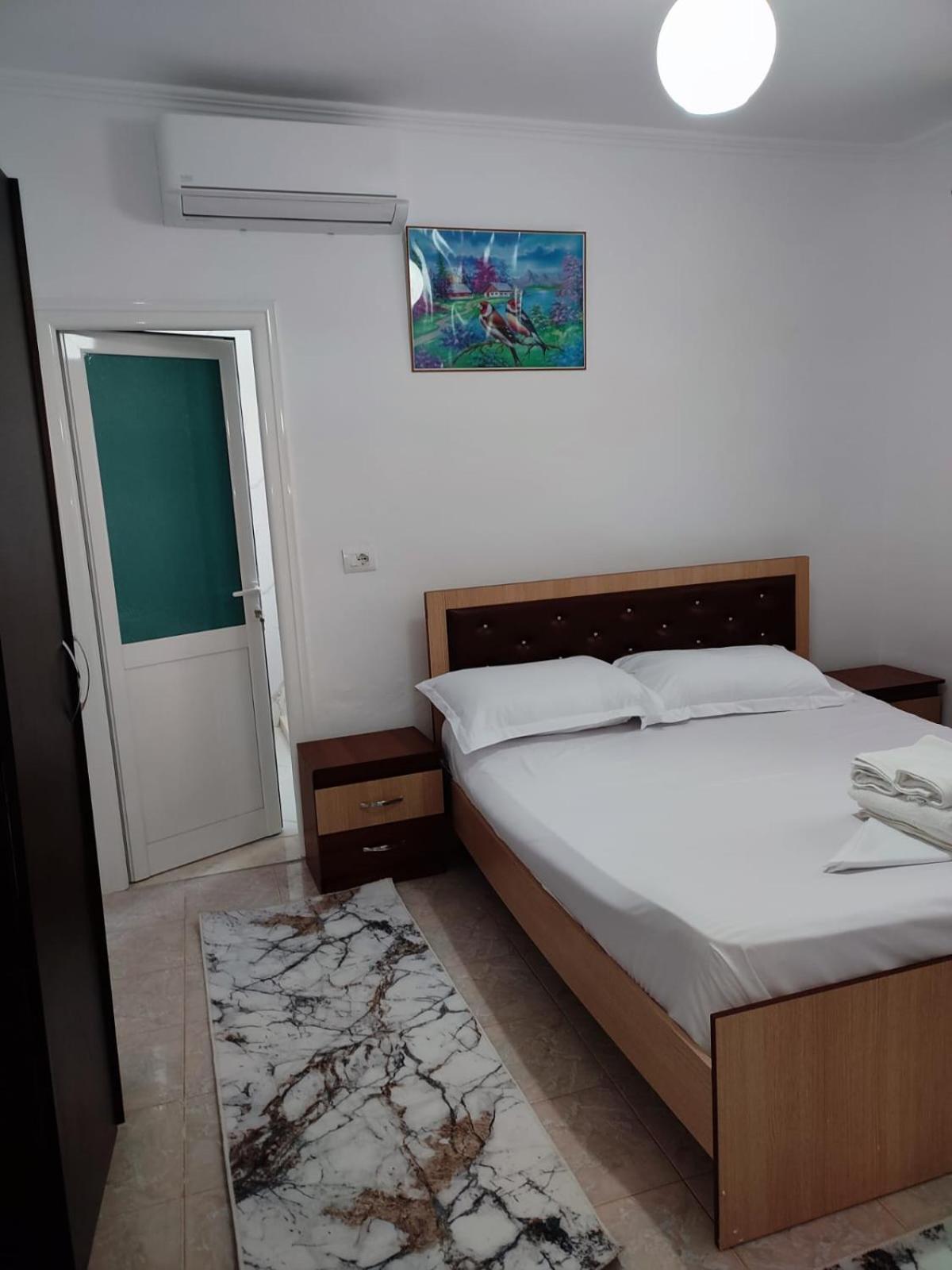 Guest House Eloid Berat Luaran gambar