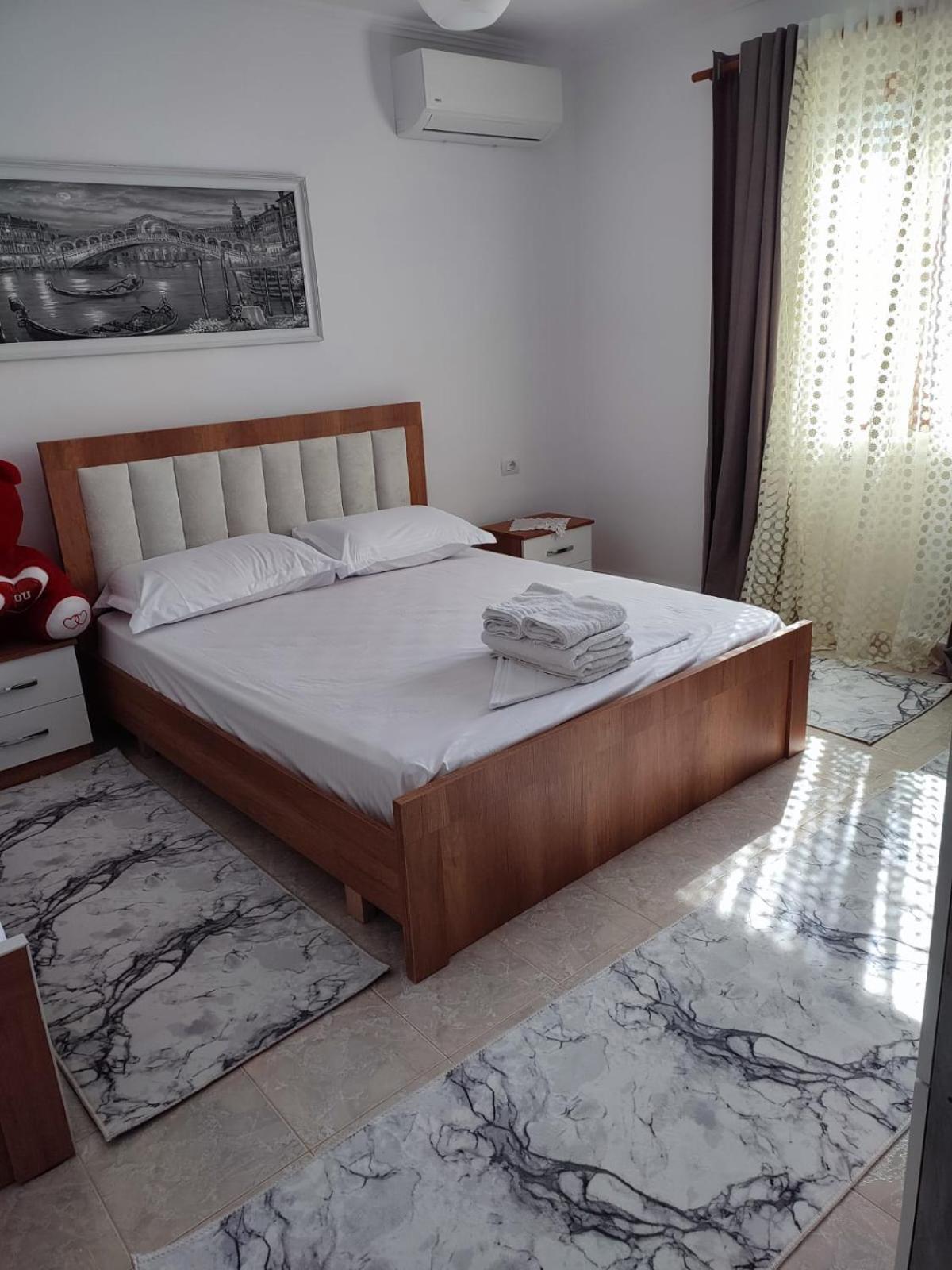 Guest House Eloid Berat Luaran gambar