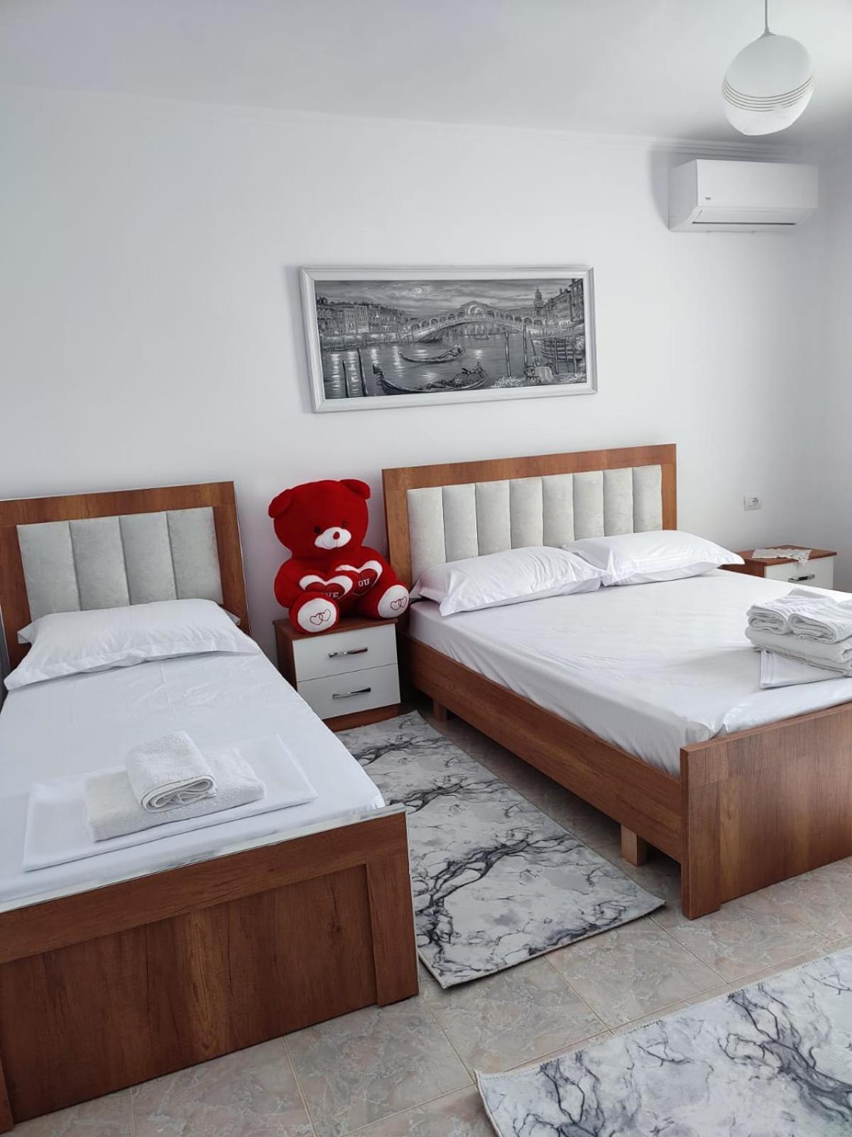 Guest House Eloid Berat Luaran gambar