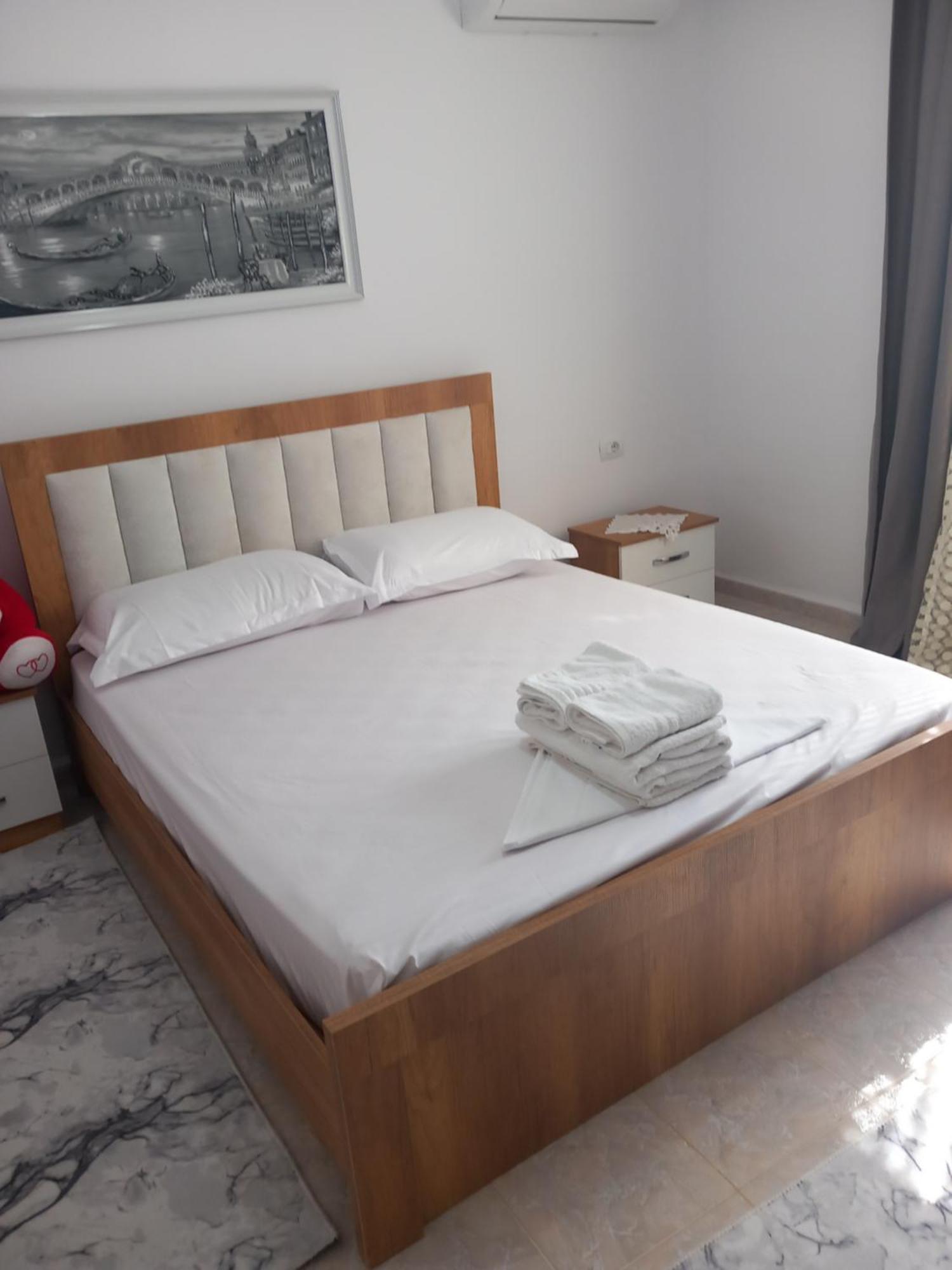 Guest House Eloid Berat Luaran gambar